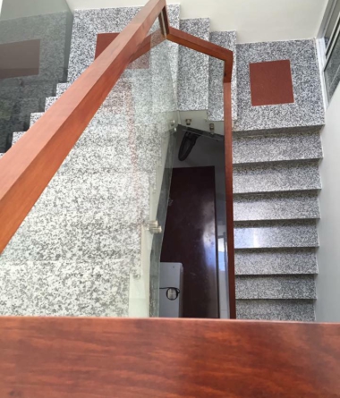 LAN CAN, CẦU THANG KÍNH CƯỜNG LỰC