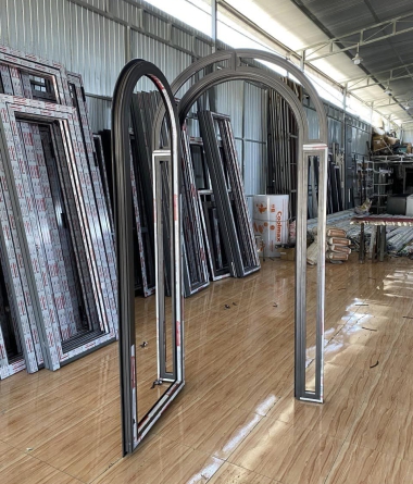 GIA CÔNG SẢN XUẤT CỬA NHÔM UỐN VÒM